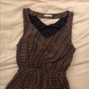 Ezra keyhole opens back dress 🔑